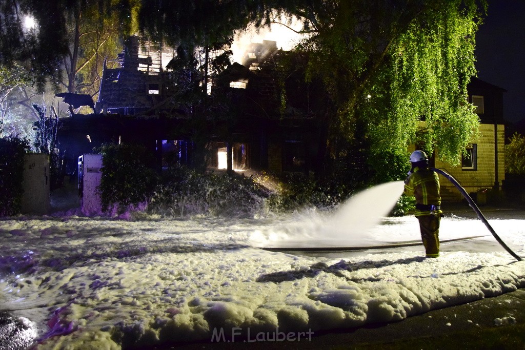 Grossfeuer Einfamilienhaus Siegburg Muehlengrabenstr P0570.JPG - Miklos Laubert